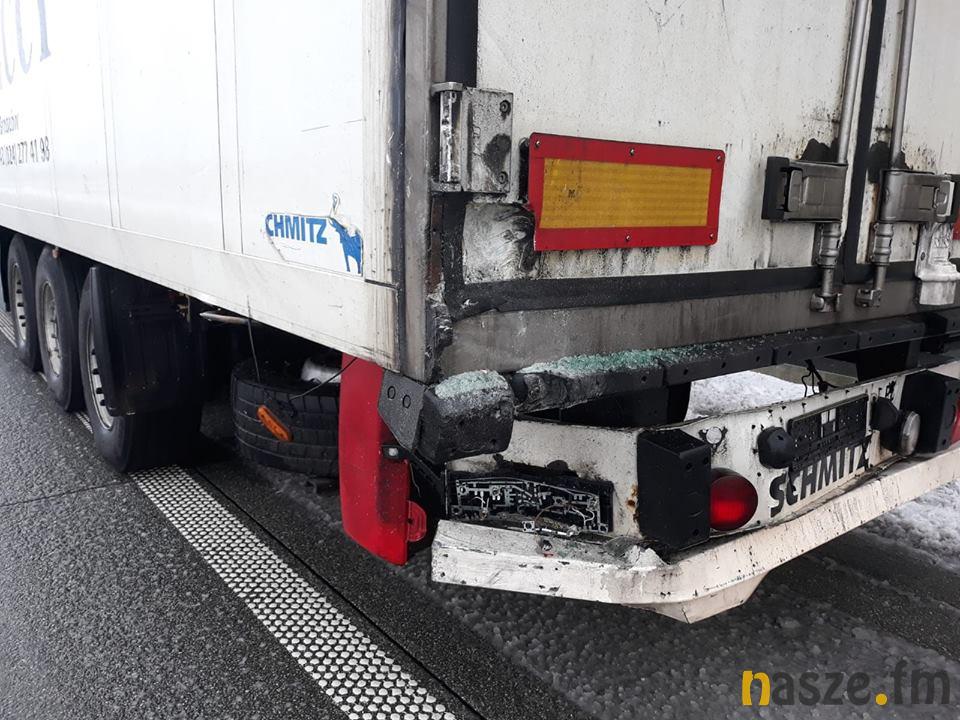Wypadek na S8. Samochód osobowy zderzył się z ciężarówką