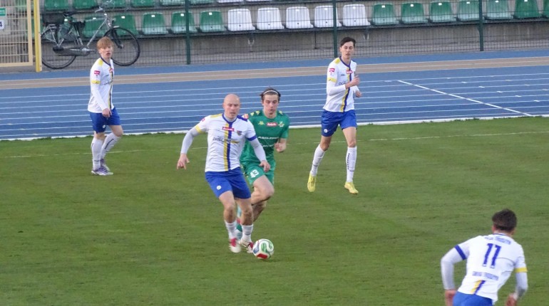 Warta przegrywa u siebie